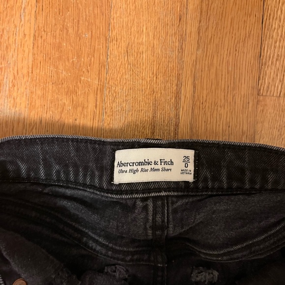 Abercrombie Ultra High Rise Short (Black, Size 0) - Picture 3 of 3
